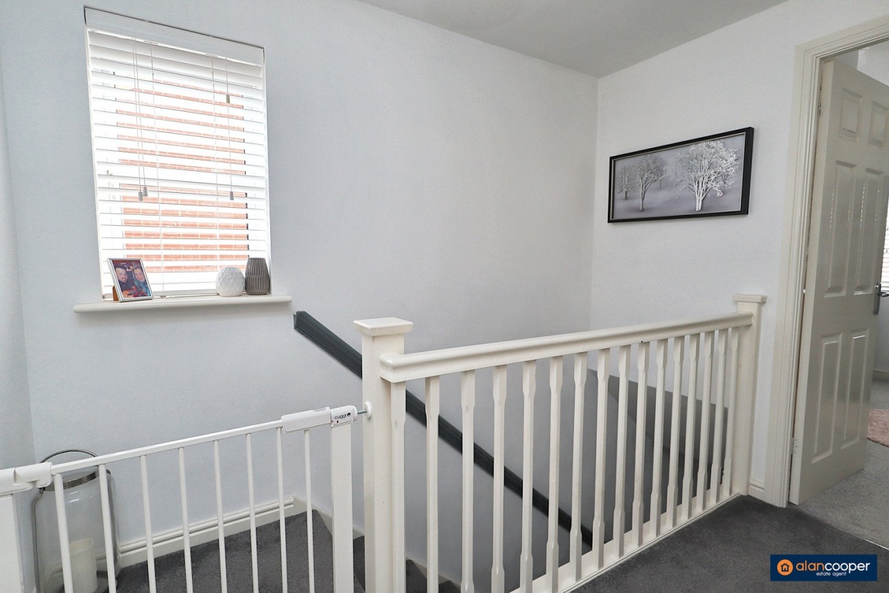 Upton Drive, Maple Park, Nuneaton, CV11 4GF