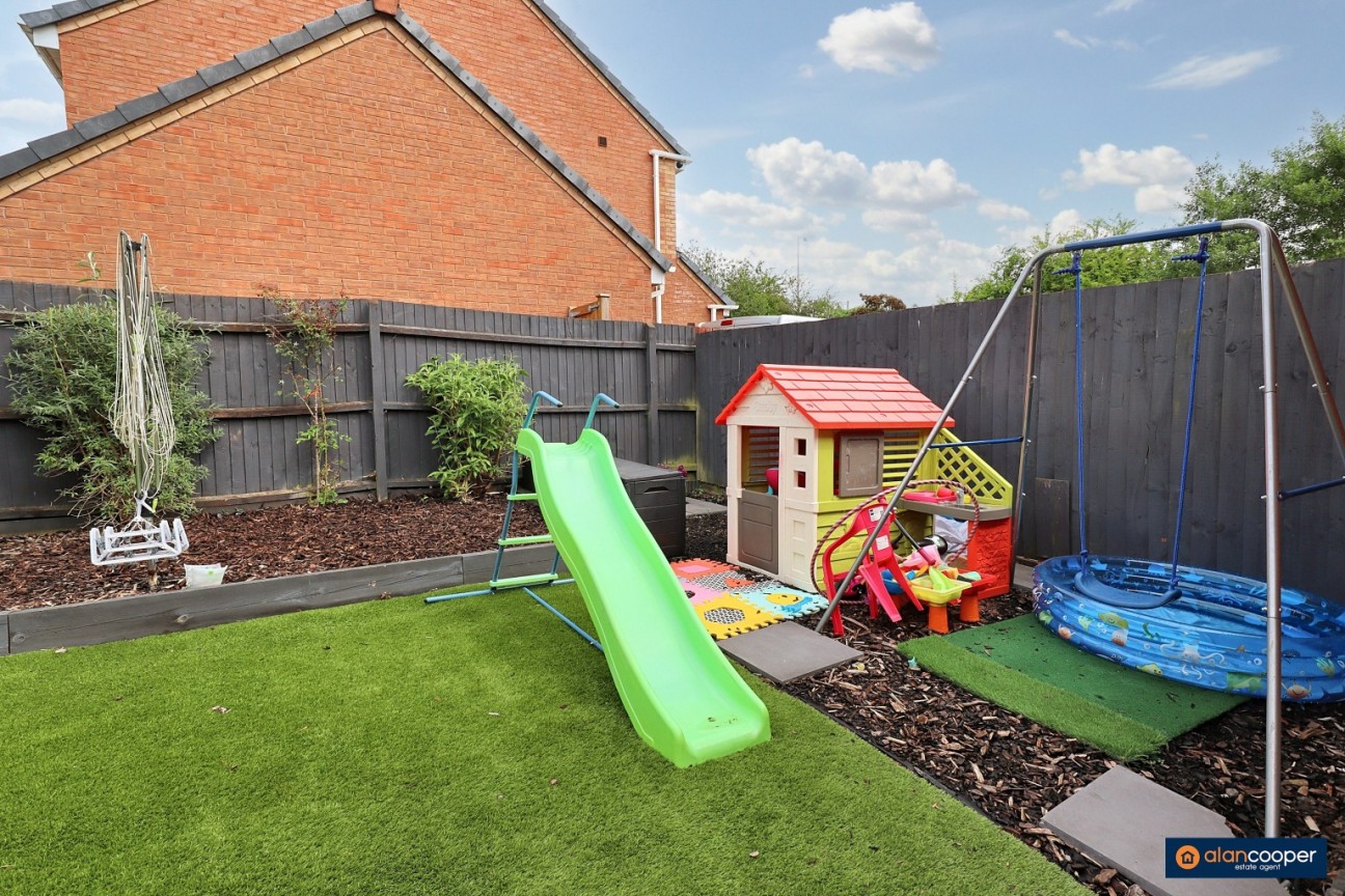 Upton Drive, Maple Park, Nuneaton, CV11 4GF