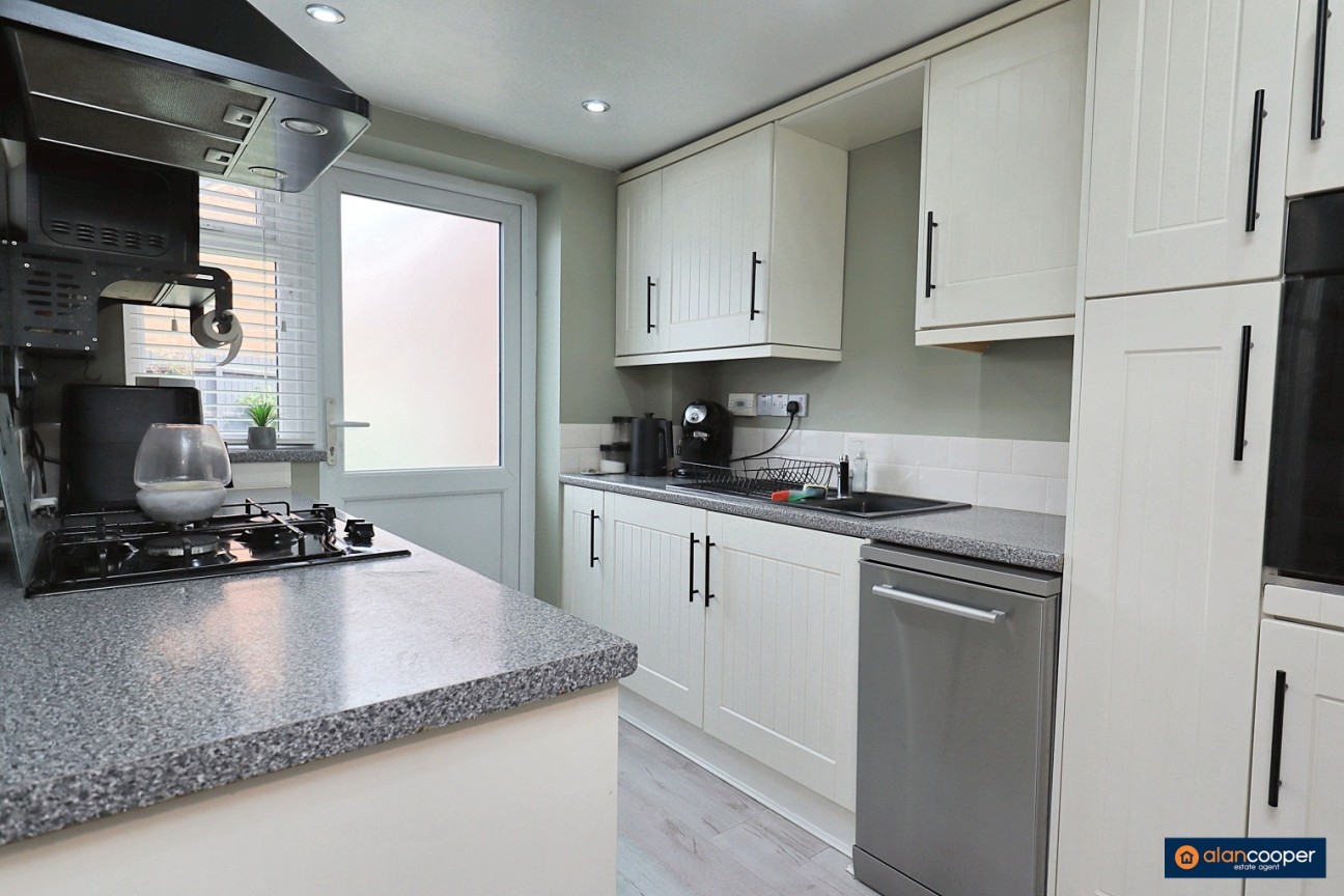 Upton Drive, Maple Park, Nuneaton, CV11 4GF