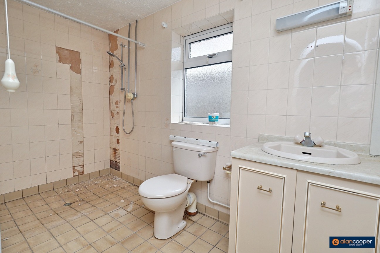 Nuneaton Road, Bulkington, CV12 9RZ
