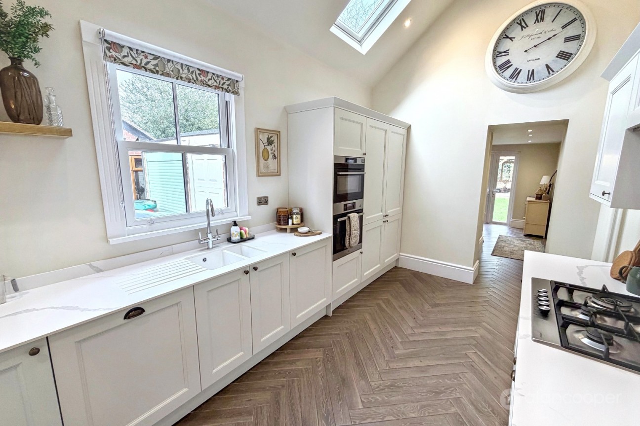 Manor Park Road, Nuneaton, CV11 5HR