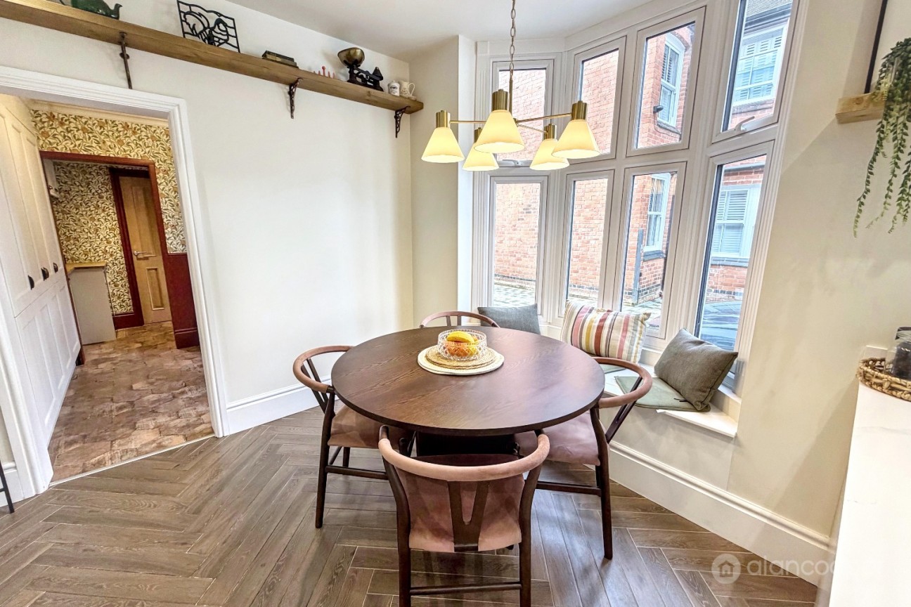 Manor Park Road, Nuneaton, CV11 5HR