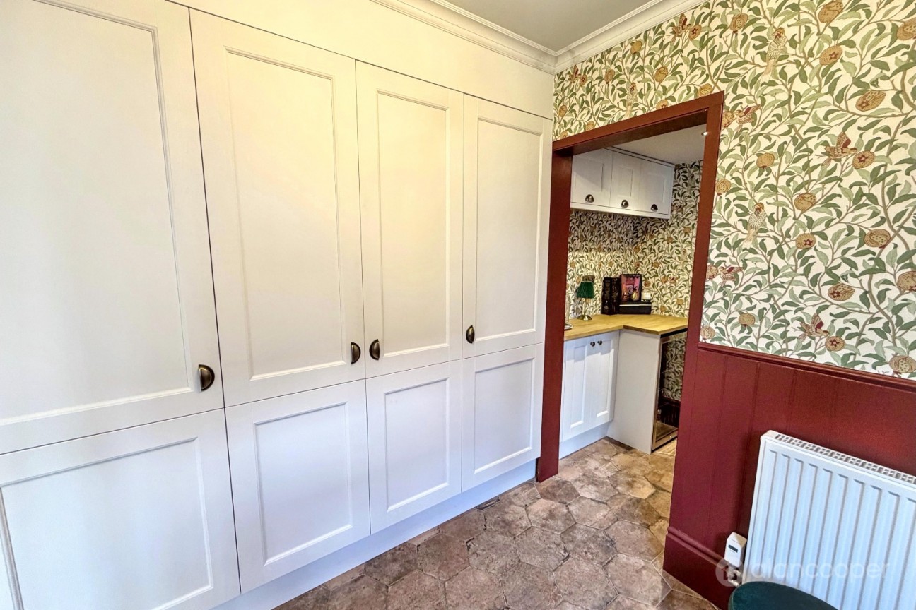 Manor Park Road, Nuneaton, CV11 5HR