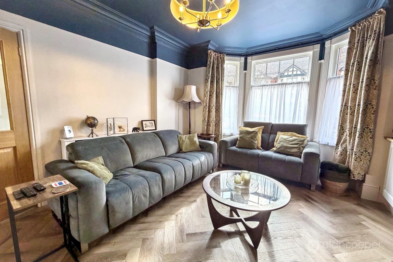 Manor Park Road, Nuneaton, CV11 5HR