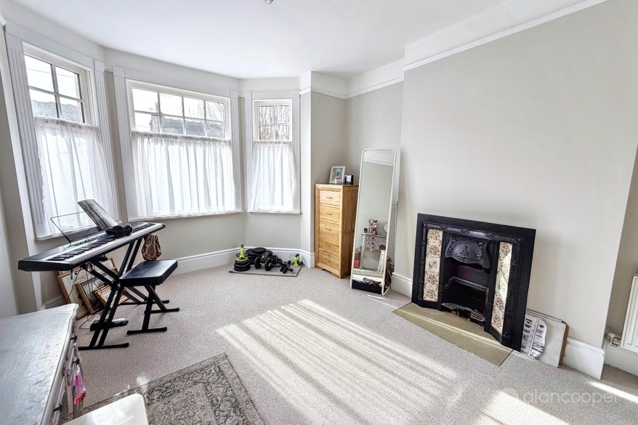 Manor Park Road, Nuneaton, CV11 5HR