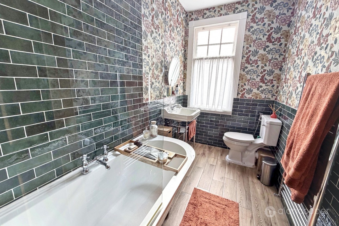 Manor Park Road, Nuneaton, CV11 5HR