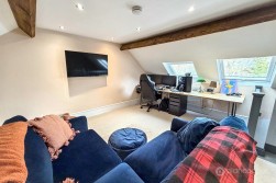 Manor Park Road, Nuneaton, CV11 5HR