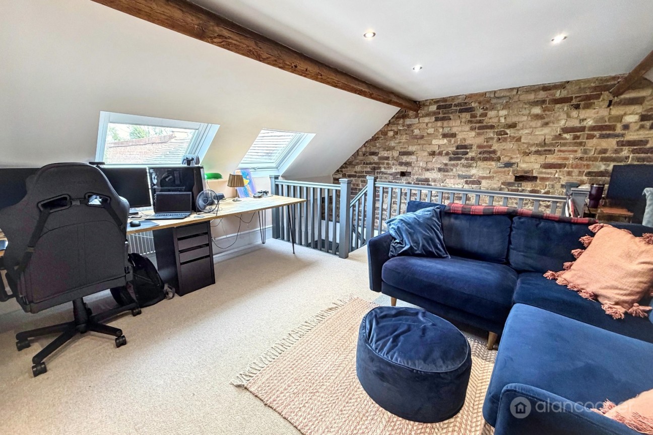 Manor Park Road, Nuneaton, CV11 5HR