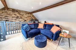 Manor Park Road, Nuneaton, CV11 5HR