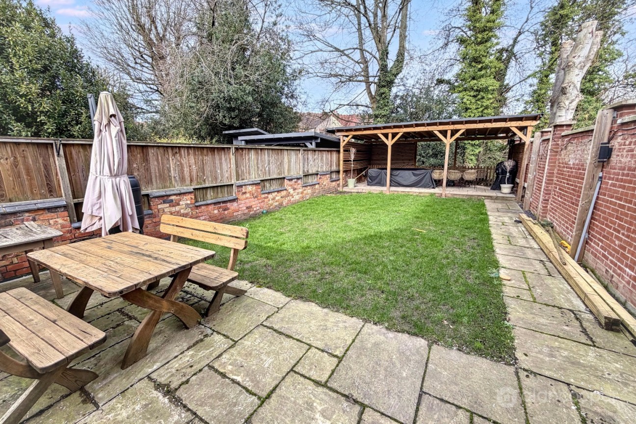 Manor Park Road, Nuneaton, CV11 5HR