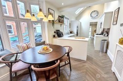 Manor Park Road, Nuneaton, CV11 5HR