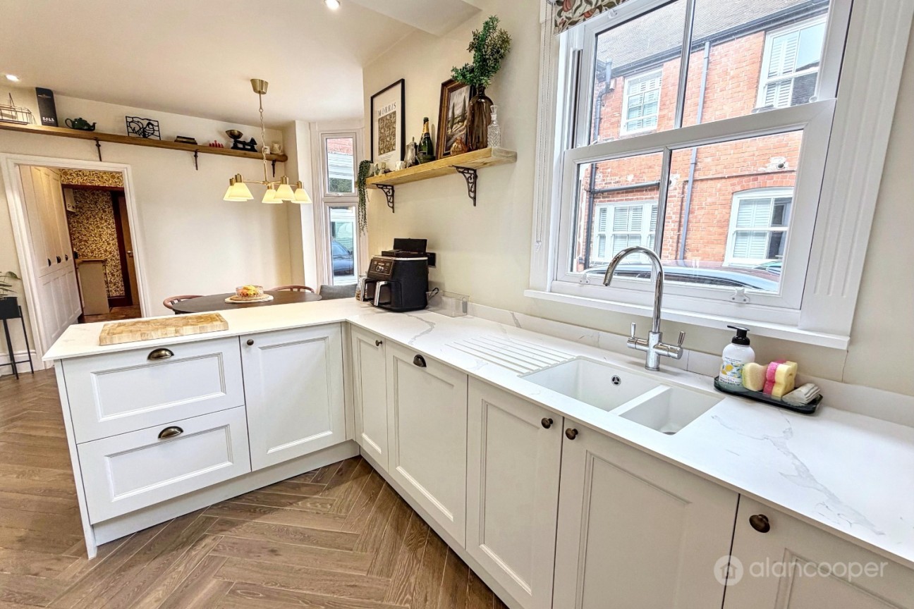 Manor Park Road, Nuneaton, CV11 5HR