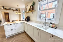 Manor Park Road, Nuneaton, CV11 5HR