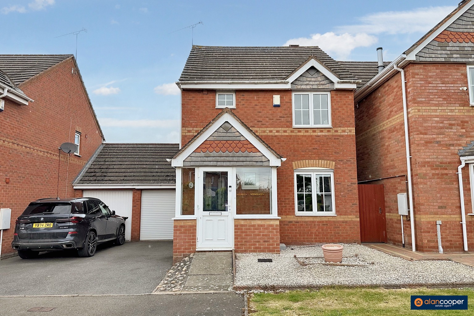 Upton Drive, Maple Park, Nuneaton, CV11 4GF