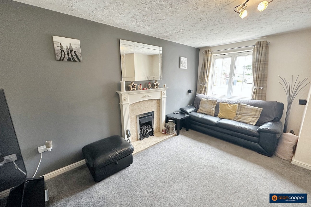 Upton Drive, Maple Park, Nuneaton, CV11 4GF