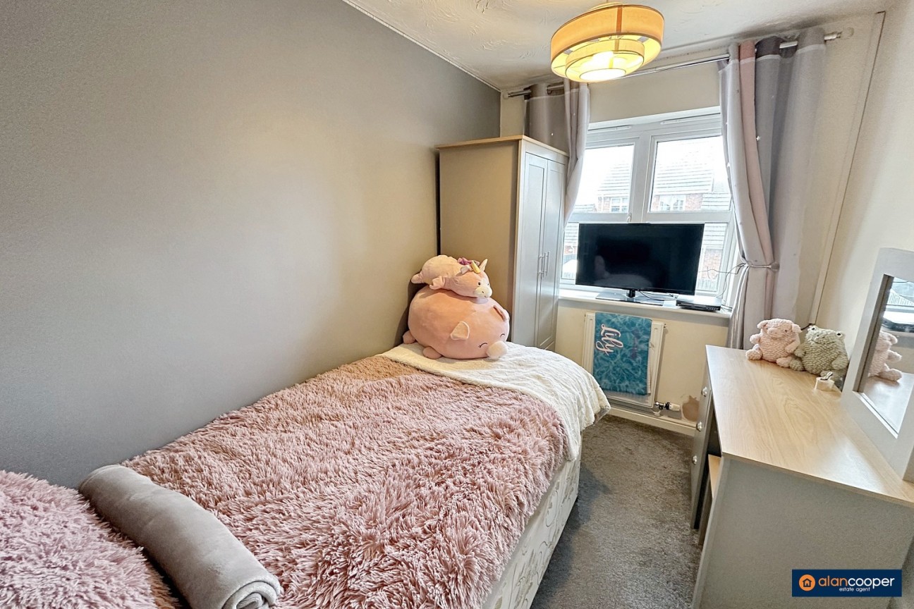 Upton Drive, Maple Park, Nuneaton, CV11 4GF