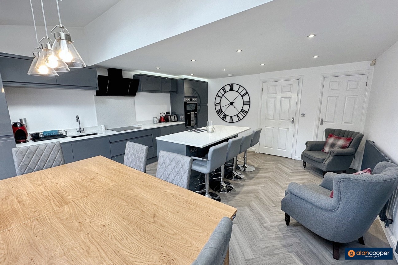 Upton Drive, Maple Park, Nuneaton, CV11 4GF