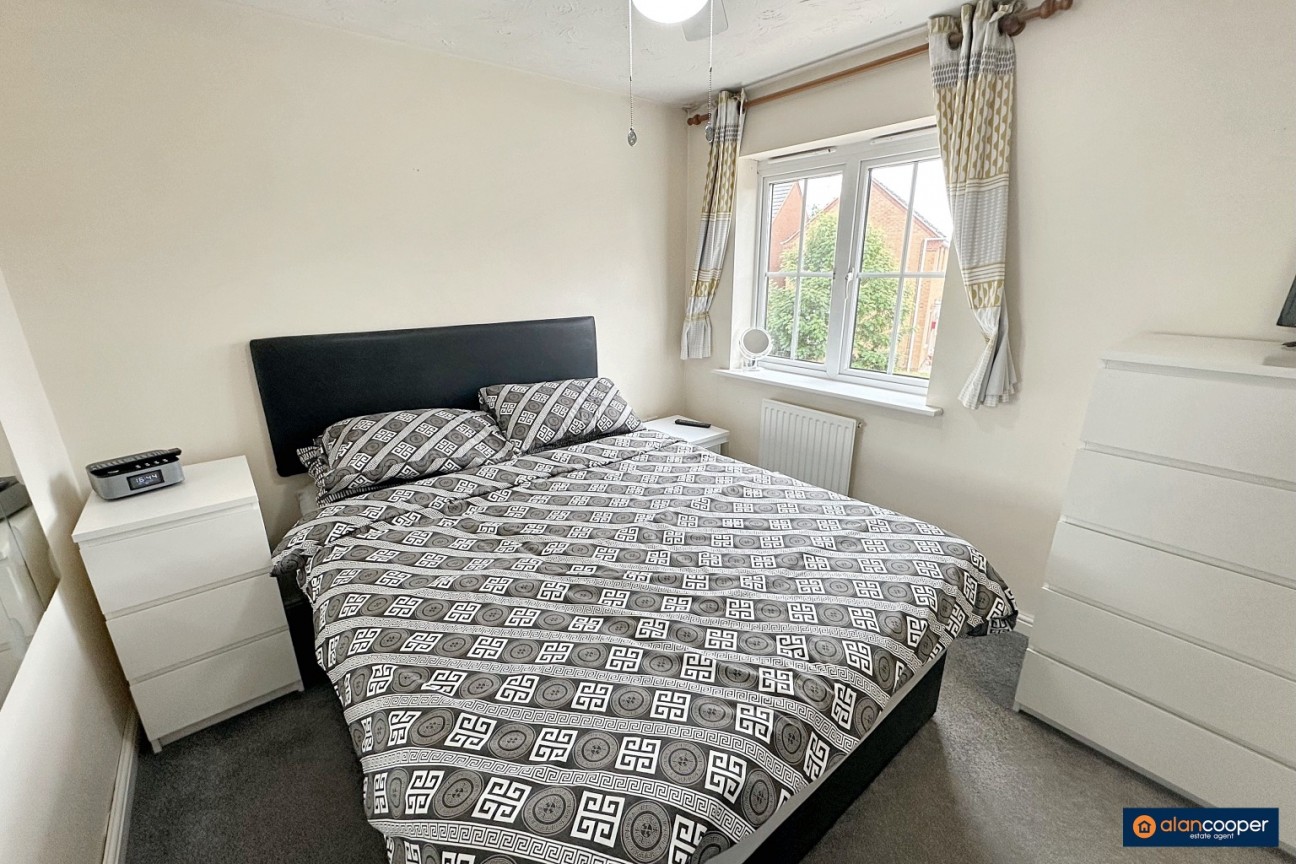 Upton Drive, Maple Park, Nuneaton, CV11 4GF