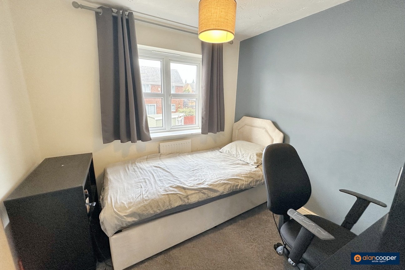 Upton Drive, Maple Park, Nuneaton, CV11 4GF