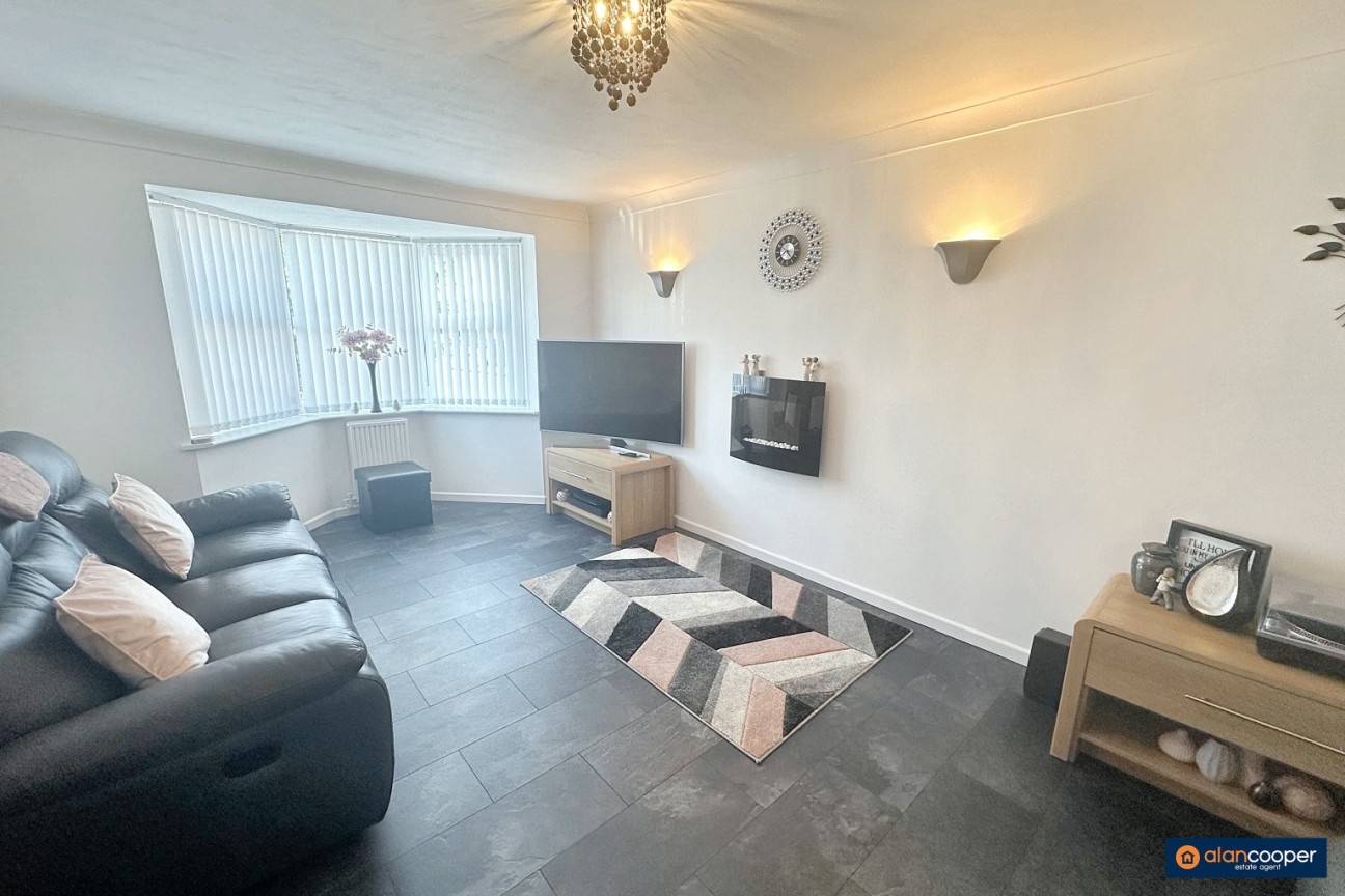 Helena Close, Manor Park, Nuneaton, CV10 7DF