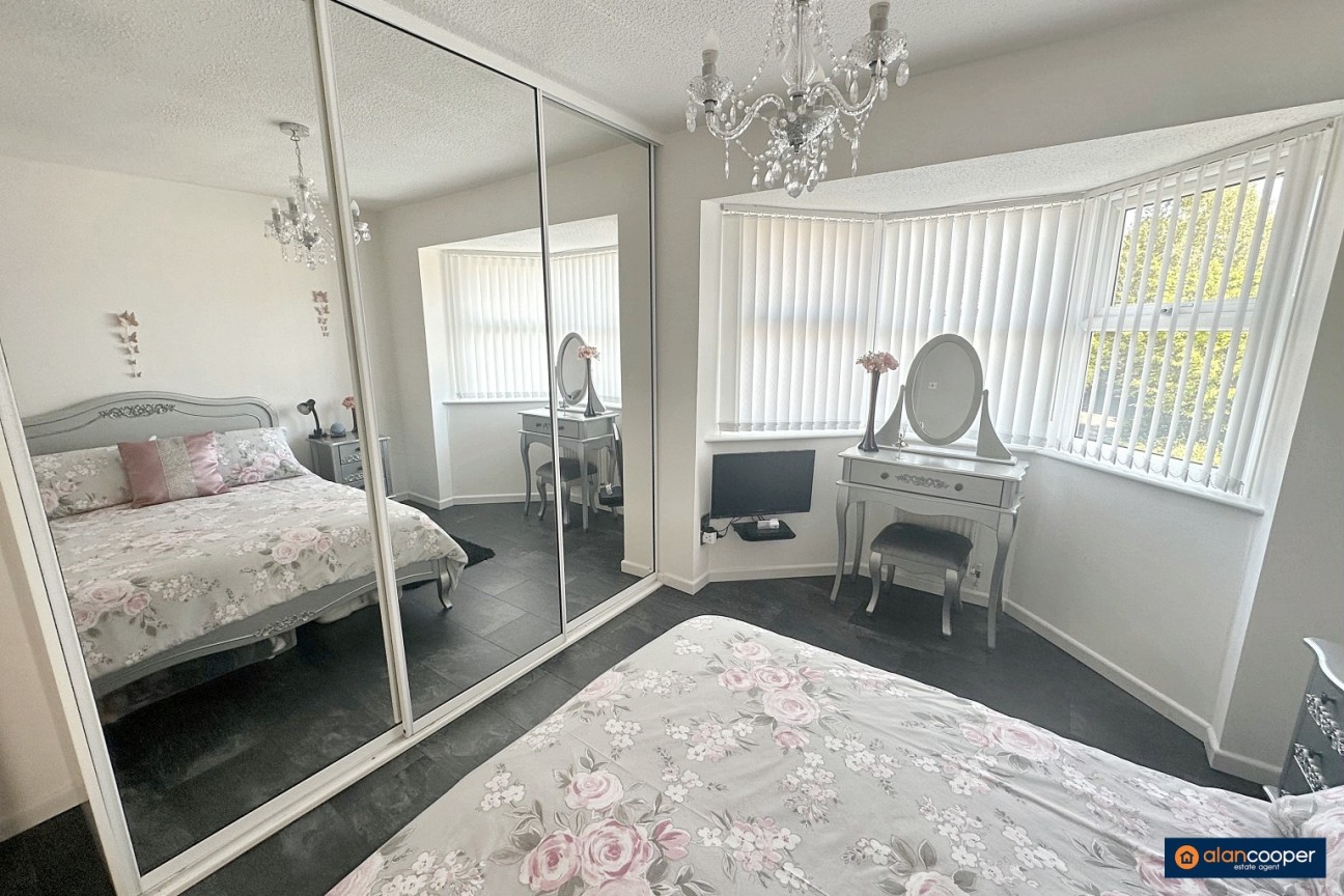 Helena Close, Manor Park, Nuneaton, CV10 7DF