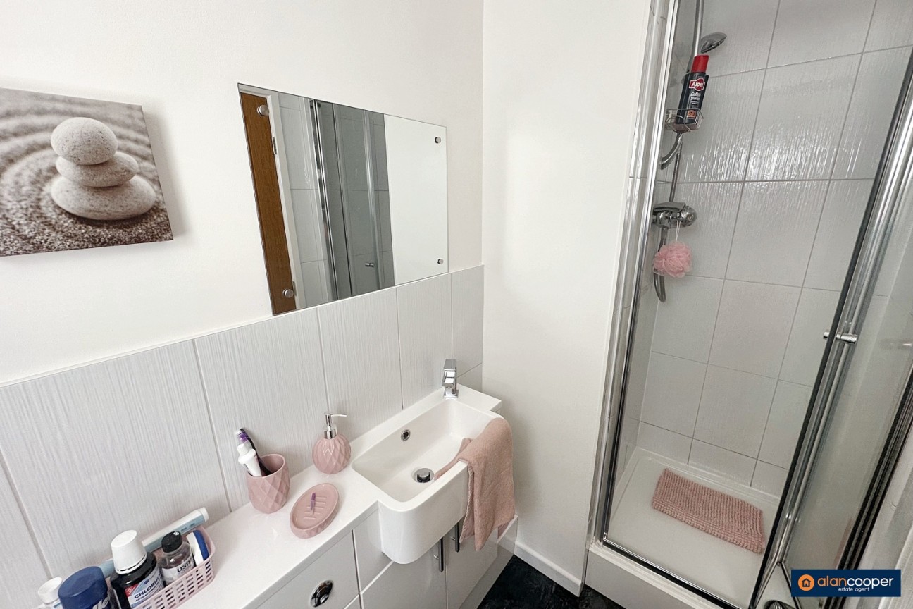Helena Close, Manor Park, Nuneaton, CV10 7DF