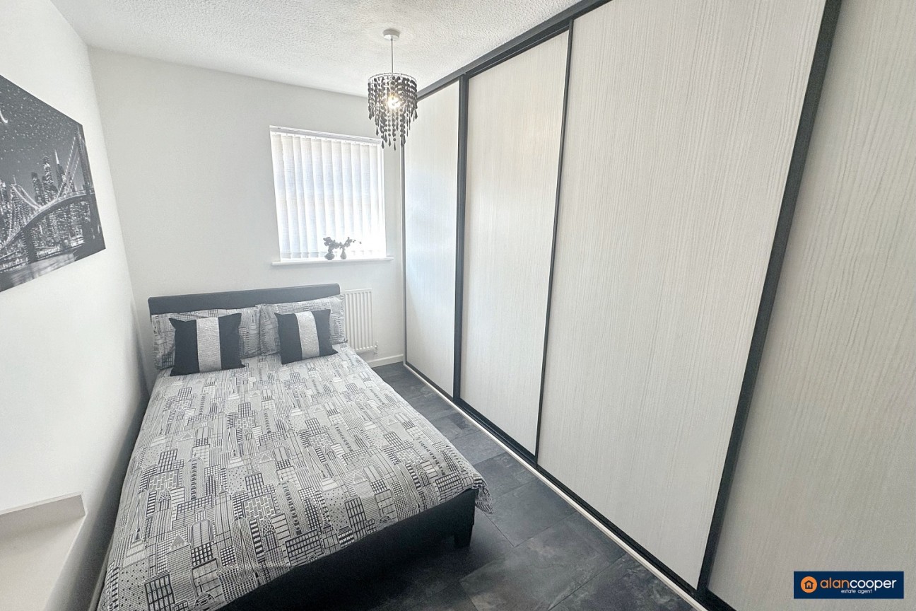 Helena Close, Manor Park, Nuneaton, CV10 7DF