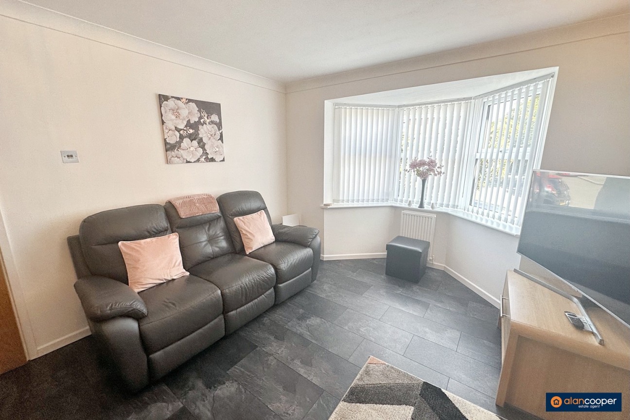 Helena Close, Manor Park, Nuneaton, CV10 7DF