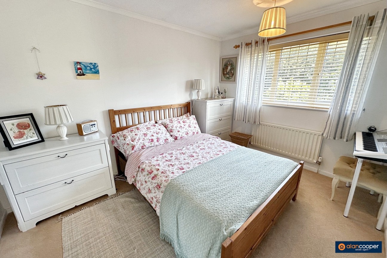 Moor Park Close, Thornhill, Nuneaton, CV11 6TX