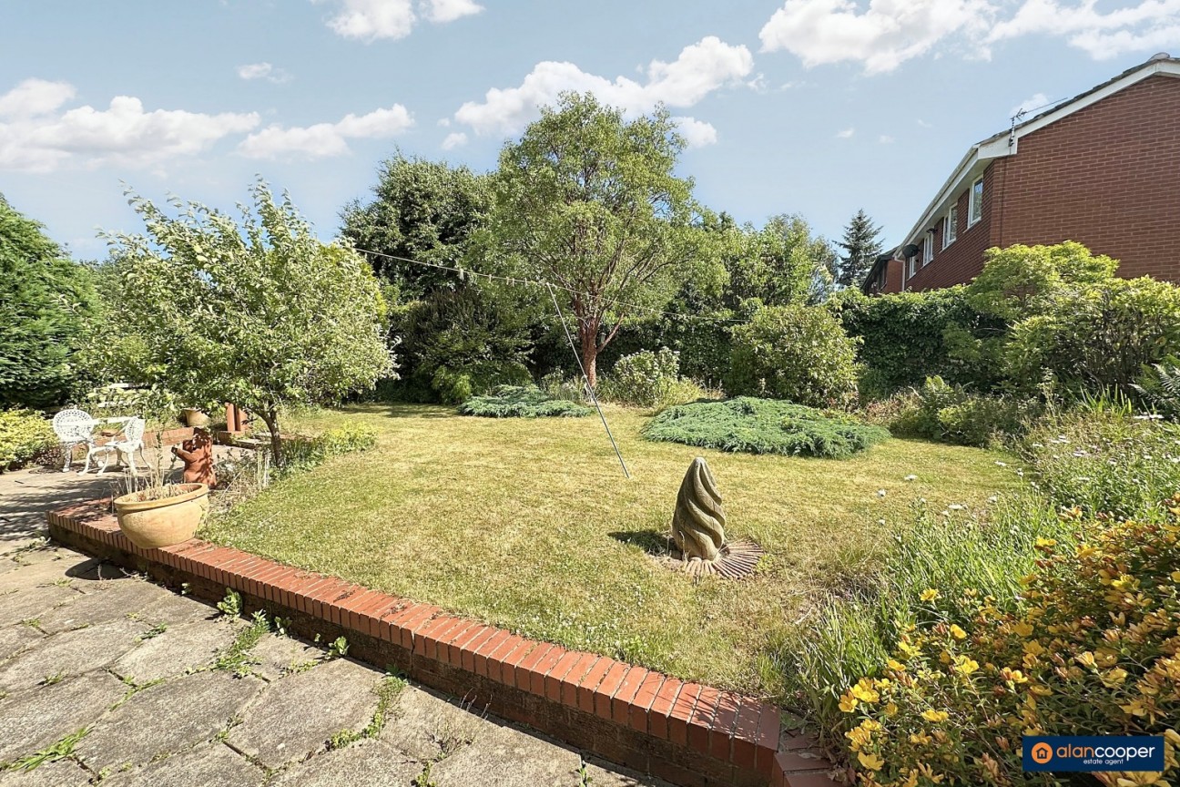 Moor Park Close, Thornhill, Nuneaton, CV11 6TX