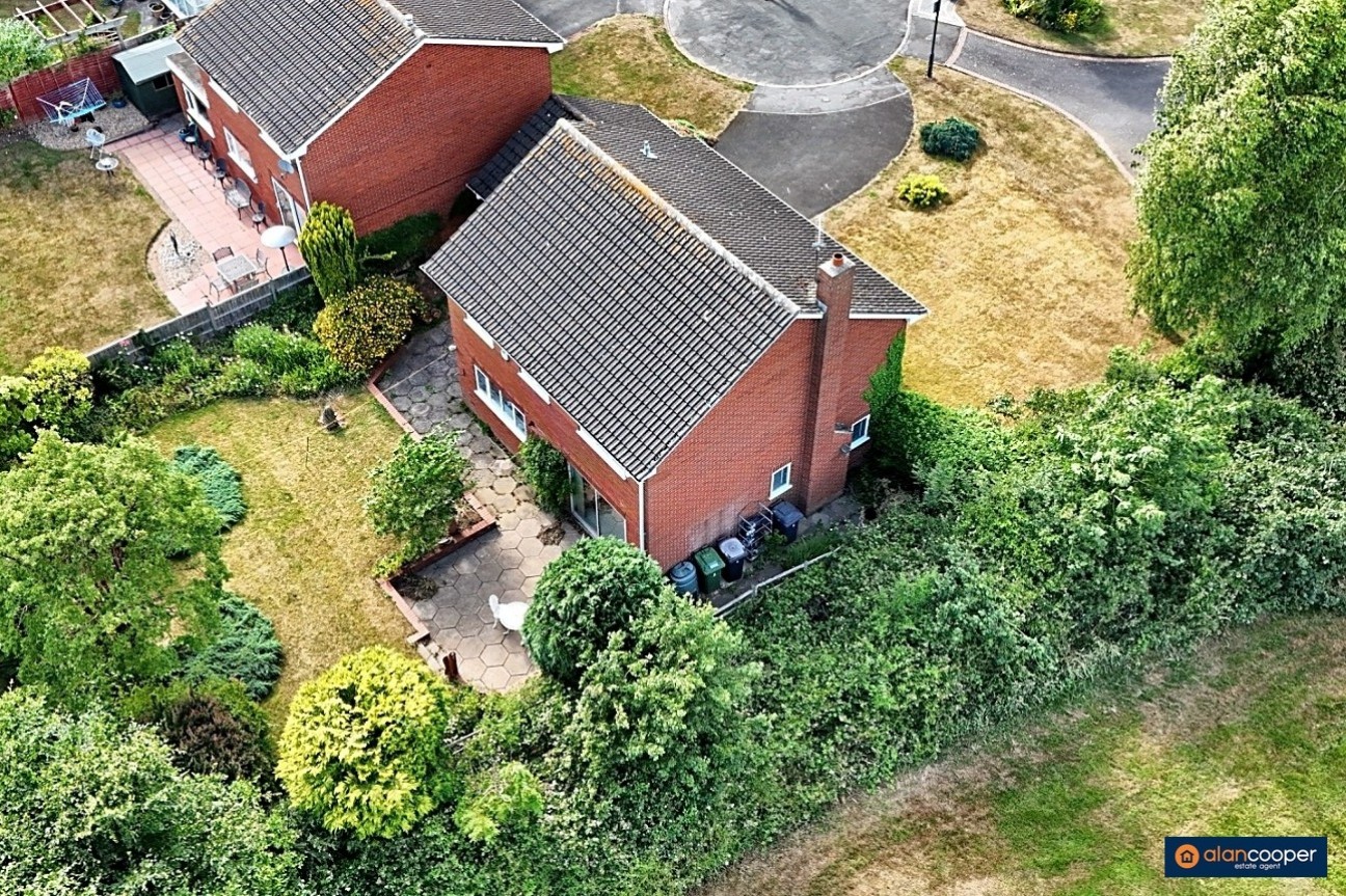 Moor Park Close, Thornhill, Nuneaton, CV11 6TX