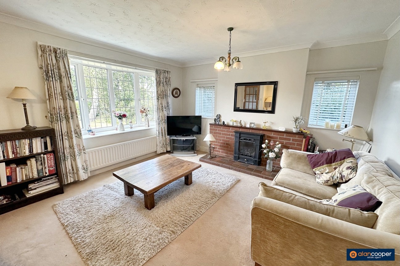 Moor Park Close, Thornhill, Nuneaton, CV11 6TX