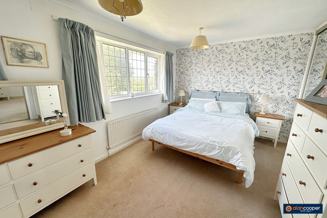 Moor Park Close, Thornhill, Nuneaton, CV11 6TX