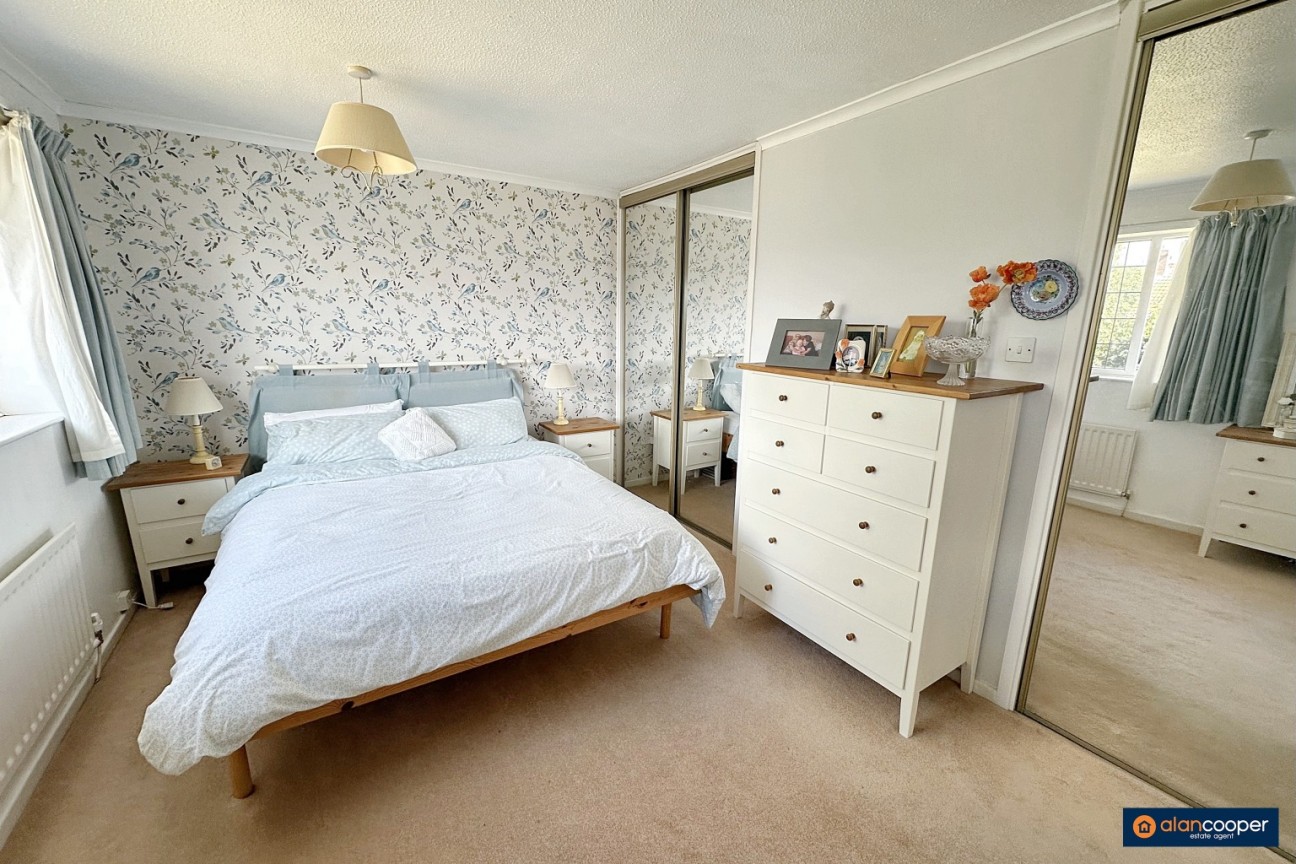 Moor Park Close, Thornhill, Nuneaton, CV11 6TX