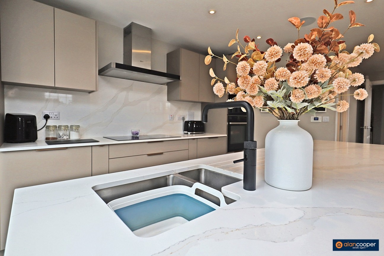 Adderley Avenue, Church Fields, Weddington, Nuneaton, CV10 0DQ