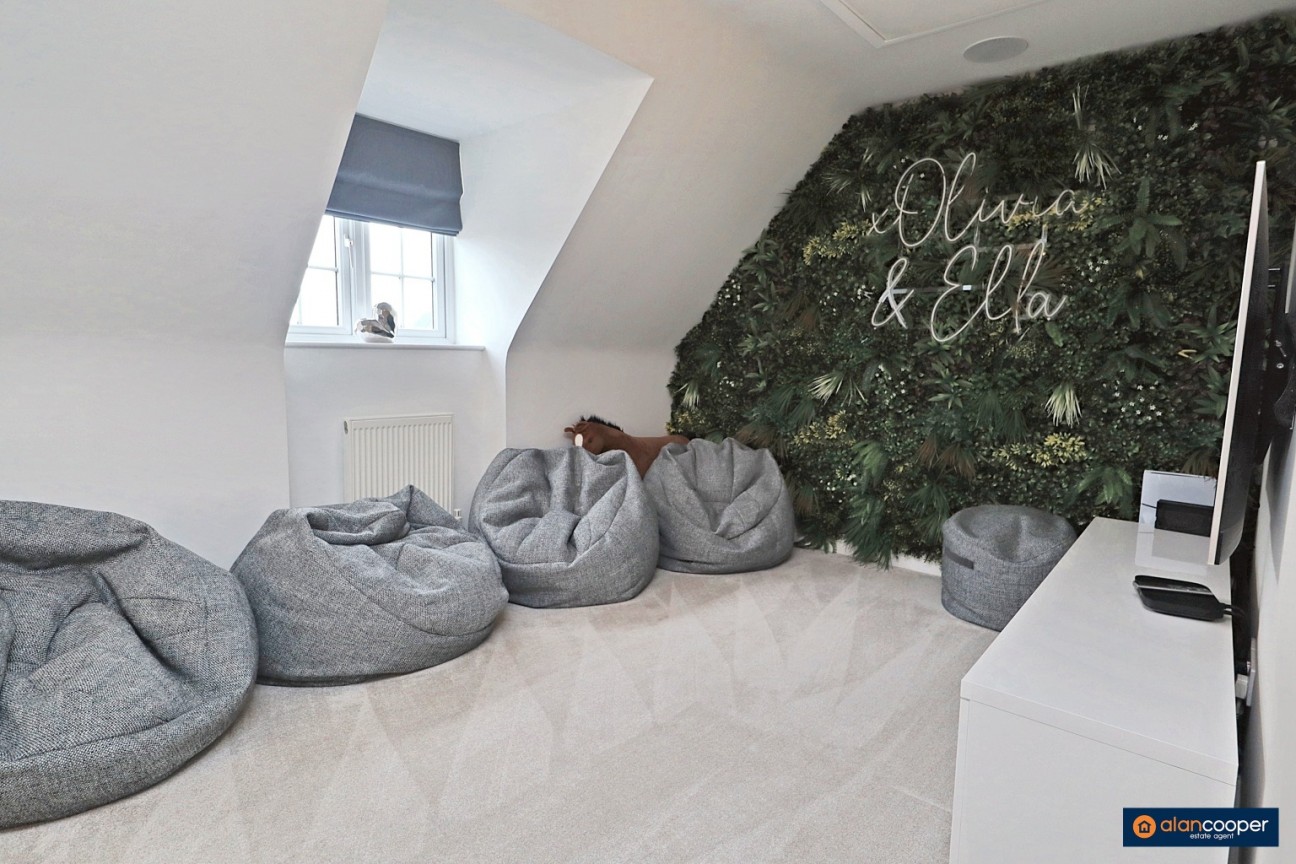 Adderley Avenue, Church Fields, Weddington, Nuneaton, CV10 0DQ