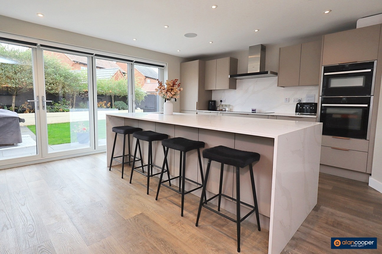 Adderley Avenue, Church Fields, Weddington, Nuneaton, CV10 0DQ