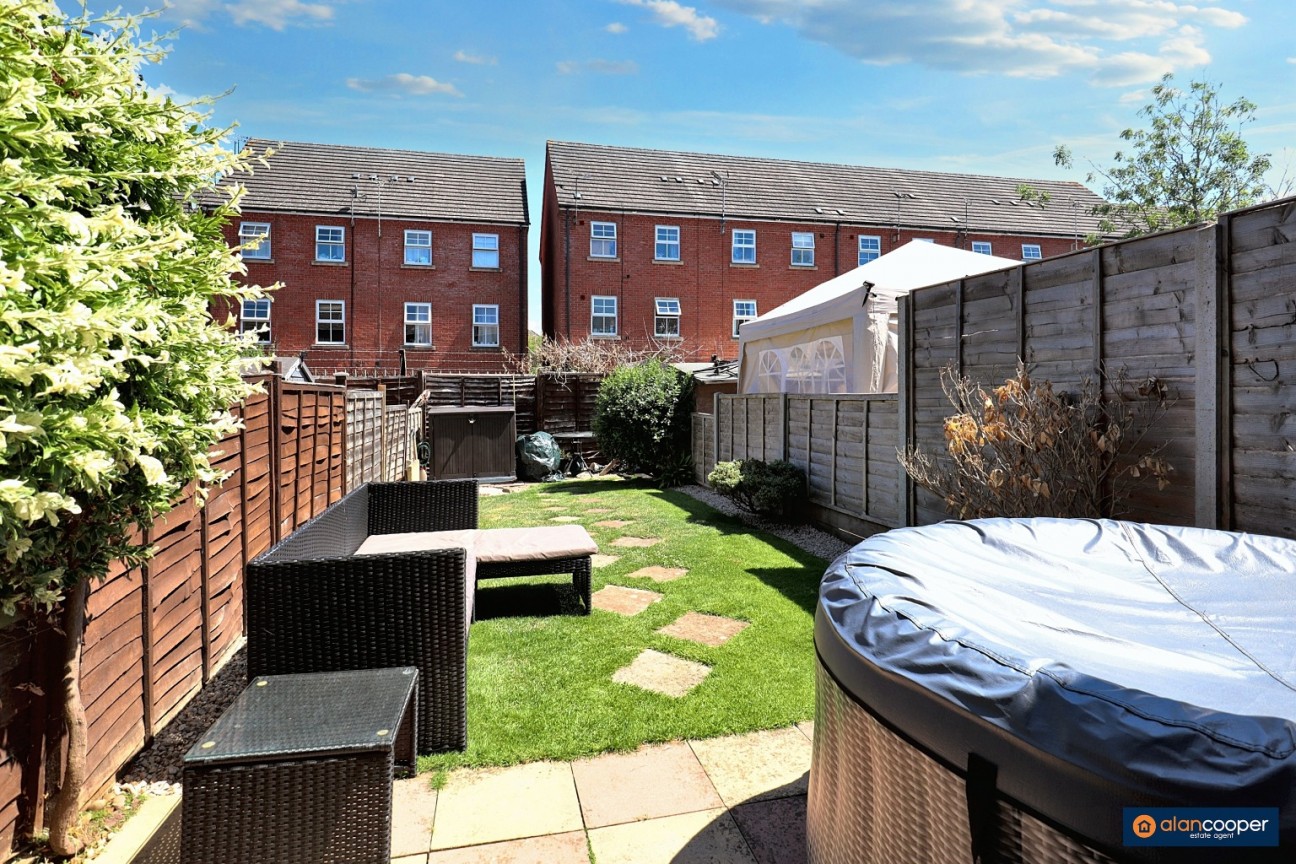 Kenilworth Drive, Weavers Green, Nuneaton, CV11 5XP