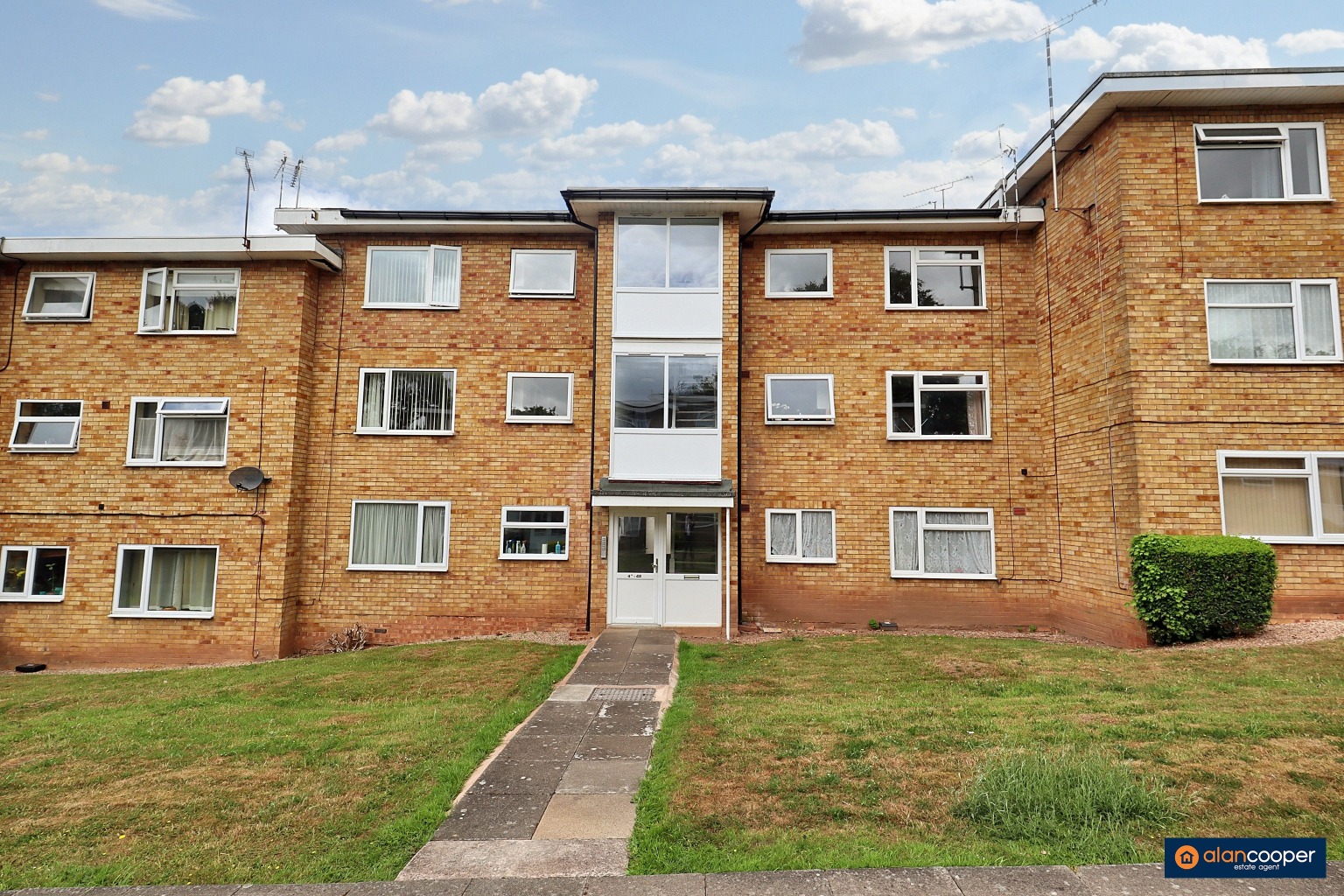 Simon Close, Attleborough, Nuneaton, CV11 4JR