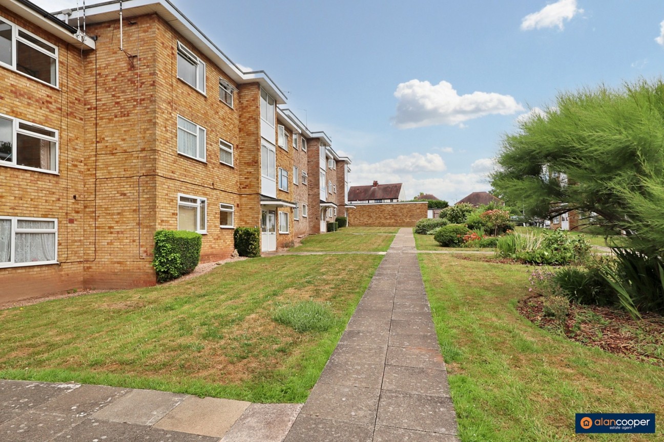 Simon Close, Attleborough, Nuneaton, CV11 4JR