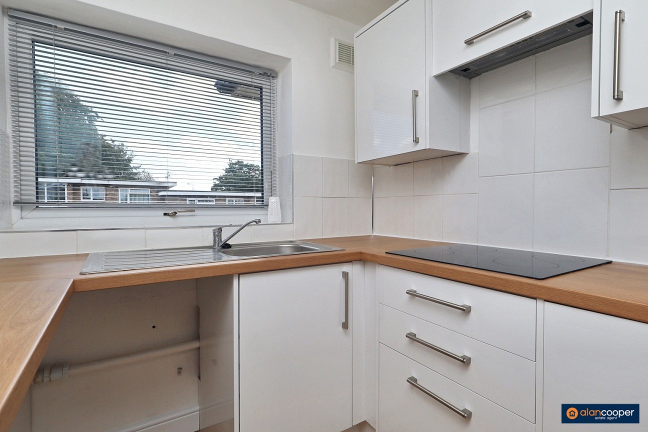 Simon Close, Attleborough, Nuneaton, CV11 4JR