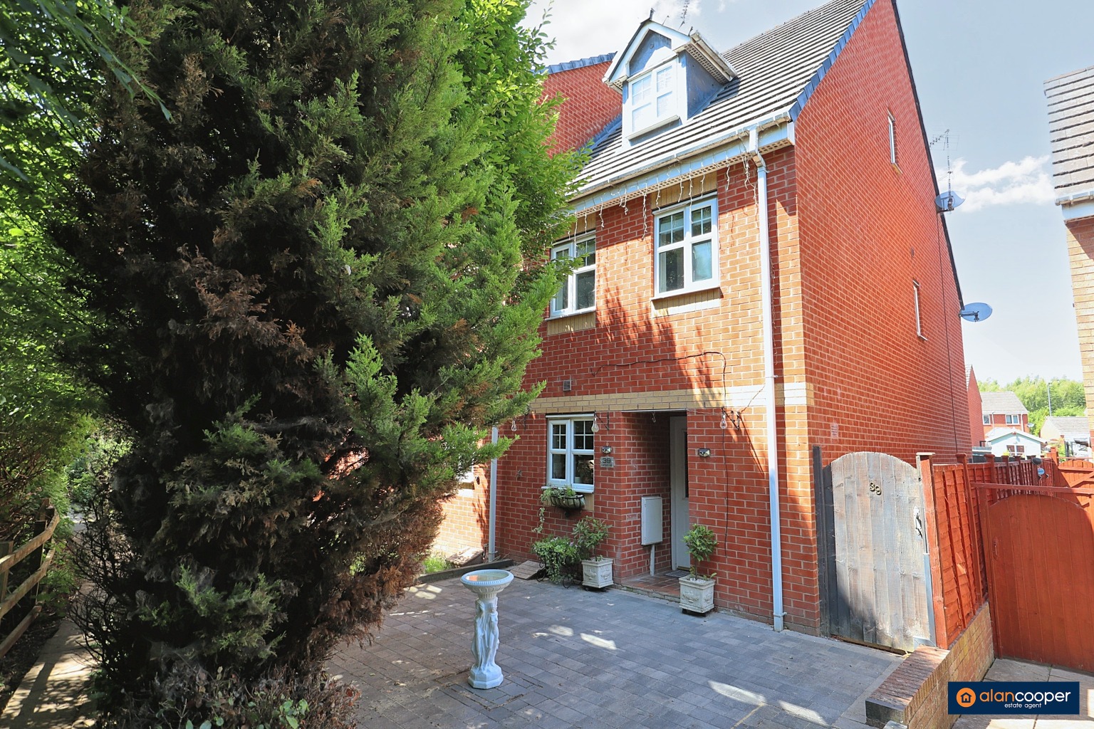 Marigold Walk, Bermuda Park, Nuneaton, CV10 7SW