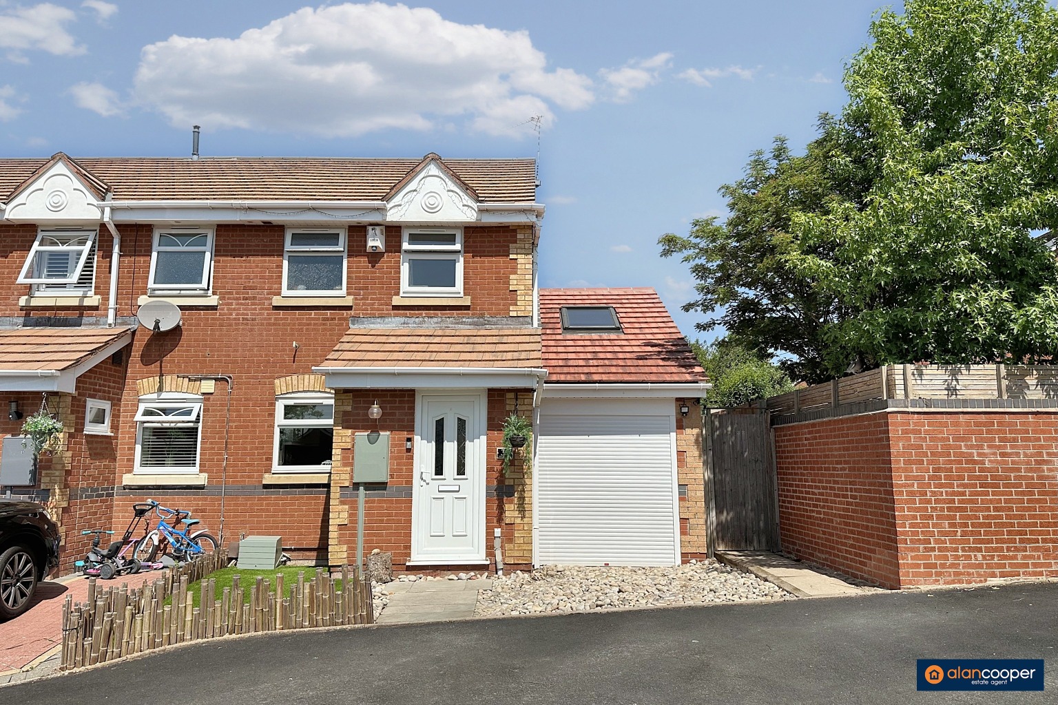 Montana Walk, Manor Park, Nuneaton, CV10 7RY