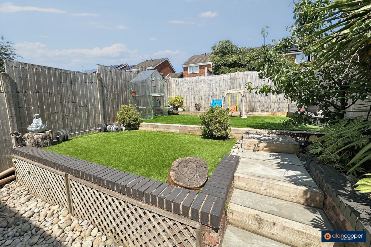 Montana Walk, Manor Park, Nuneaton, CV10 7RY
