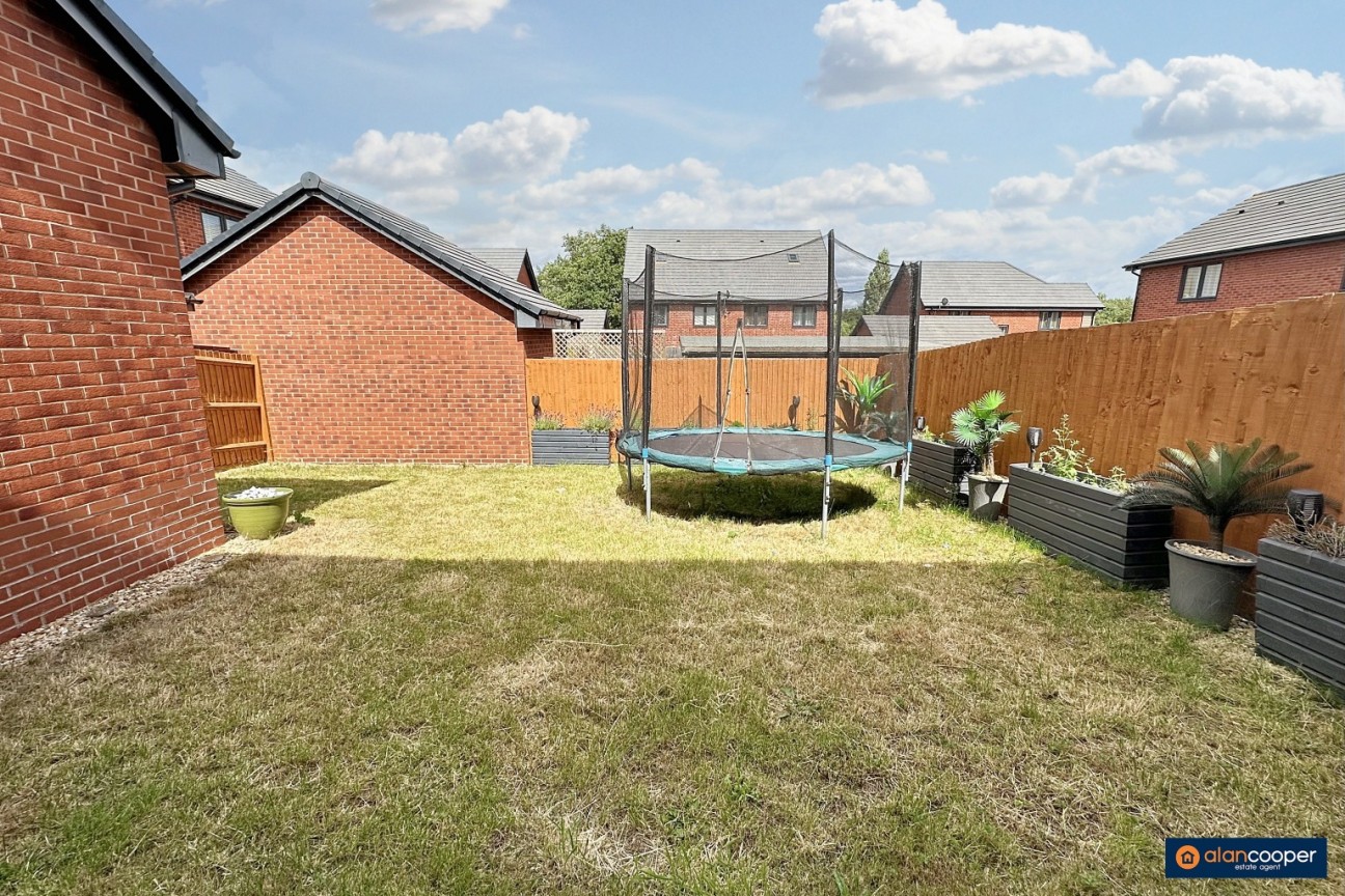 Millers Way, Windmill Heights, Nuneaton, CV10 0JF