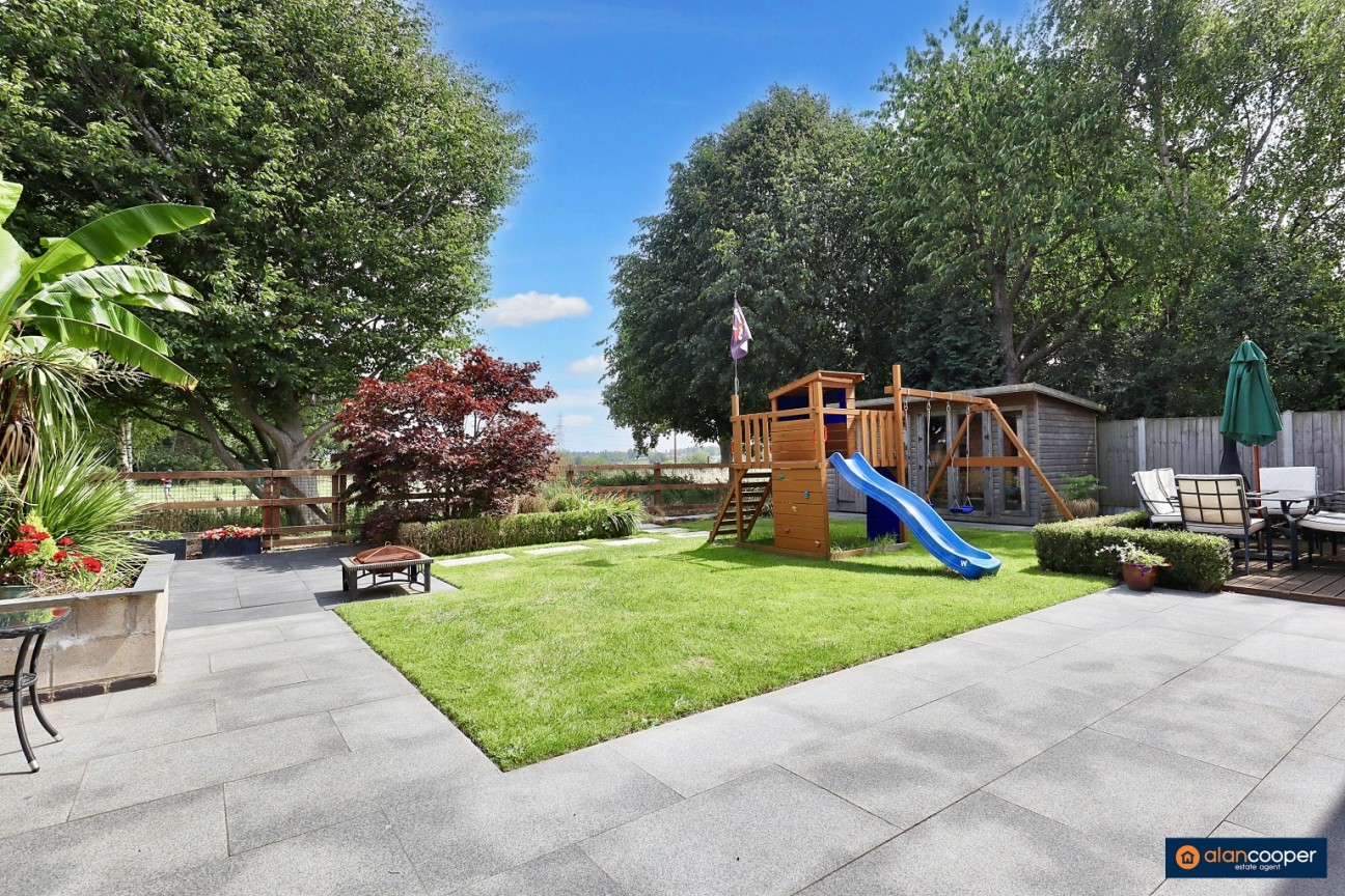 Hollinwell Close, Thornhill, Nuneaton, CV11 6TU