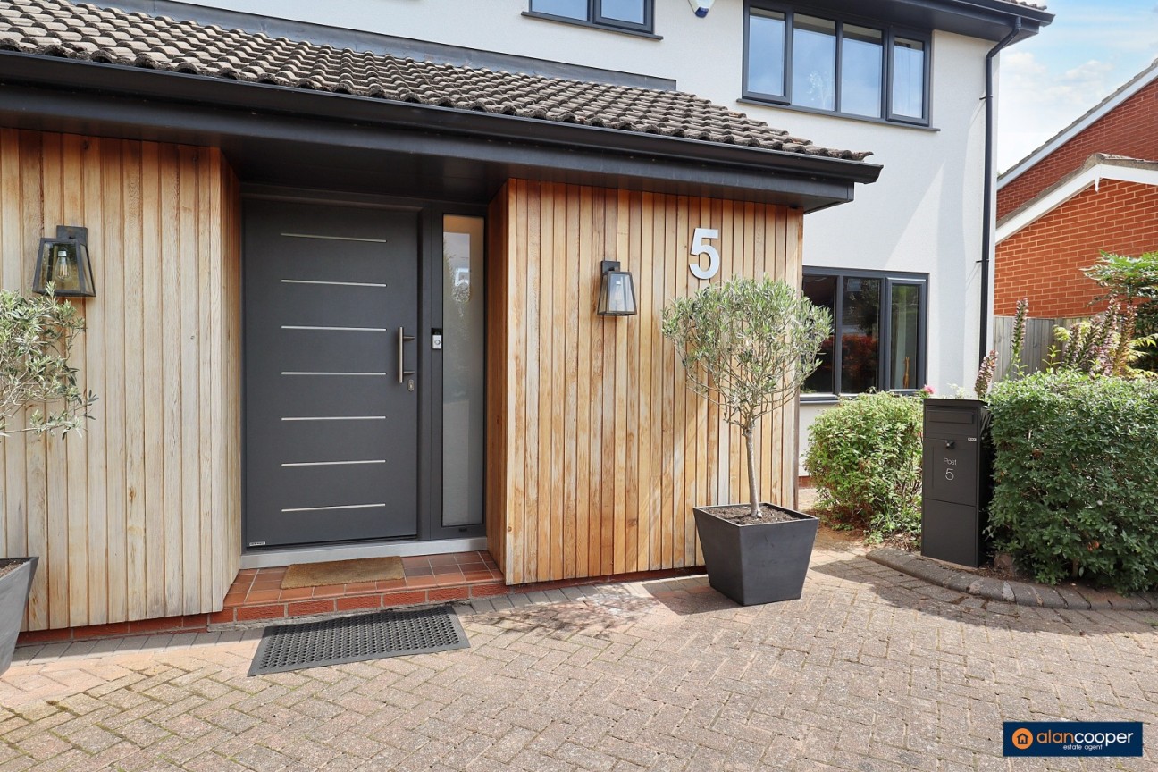 Hollinwell Close, Thornhill, Nuneaton, CV11 6TU