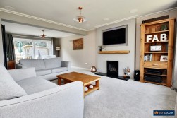Hollinwell Close, Thornhill, Nuneaton, CV11 6TU