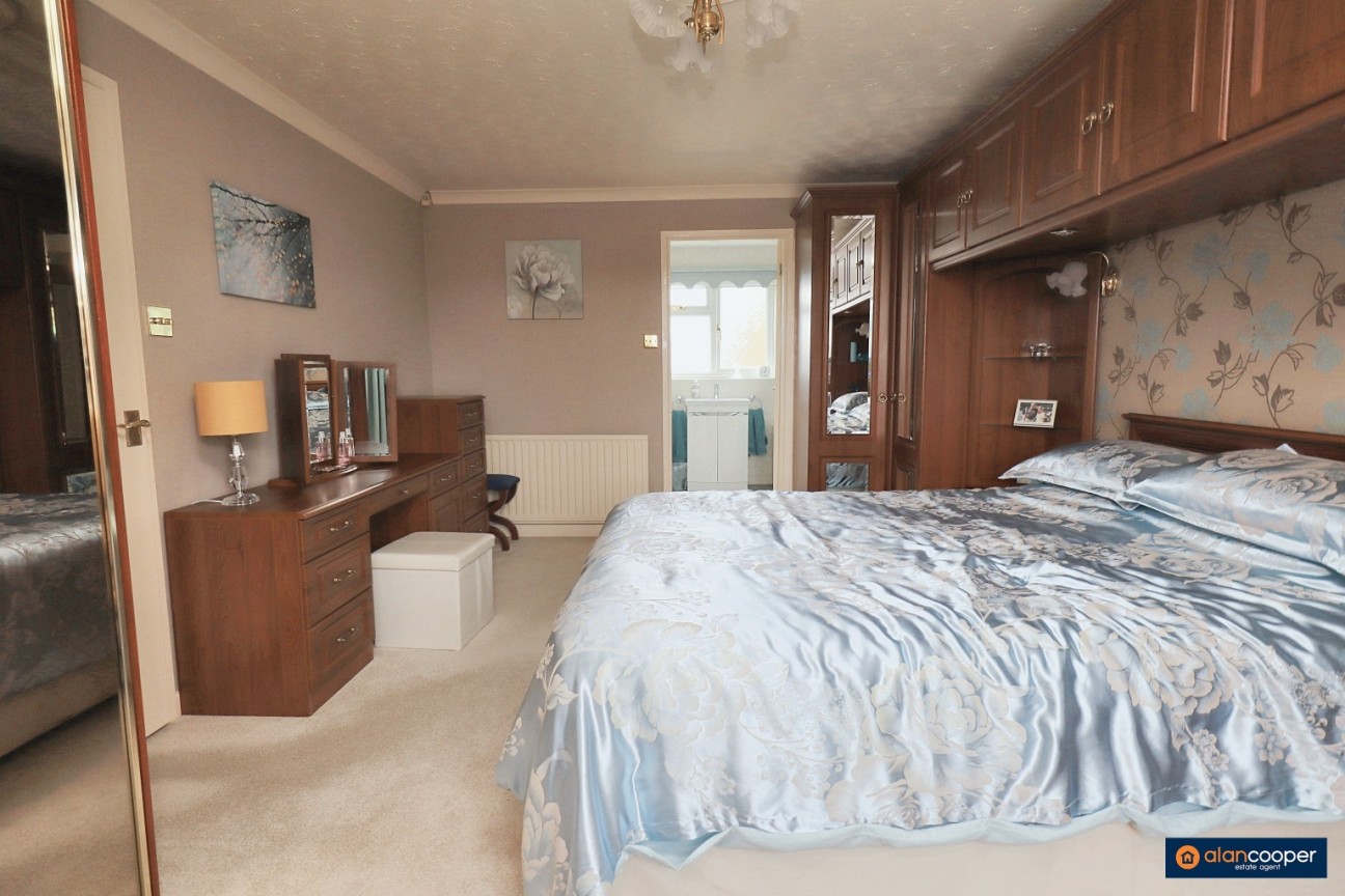 Thirlmere Avenue, St Nicolas Park, Nuneaton, CV11 6HT