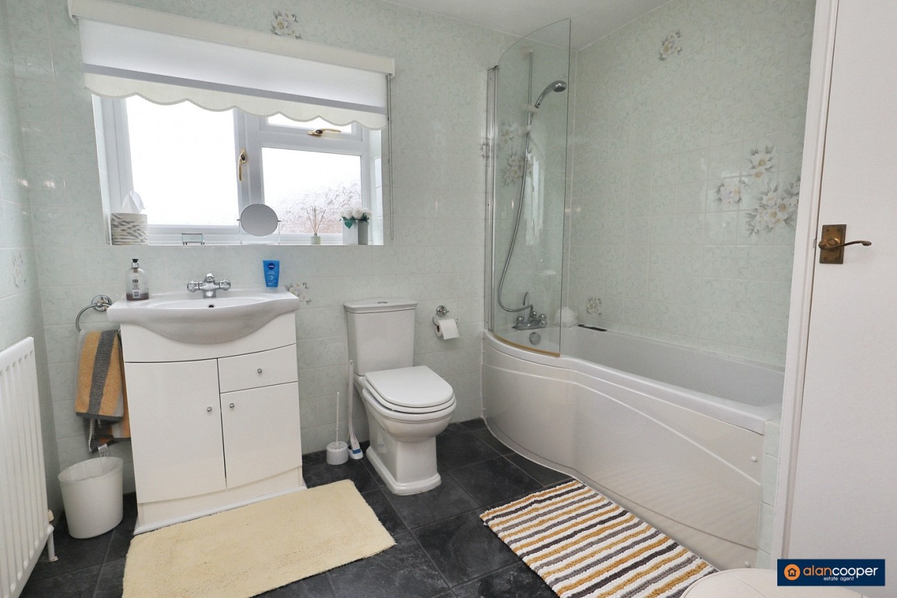 Thirlmere Avenue, St Nicolas Park, Nuneaton, CV11 6HT